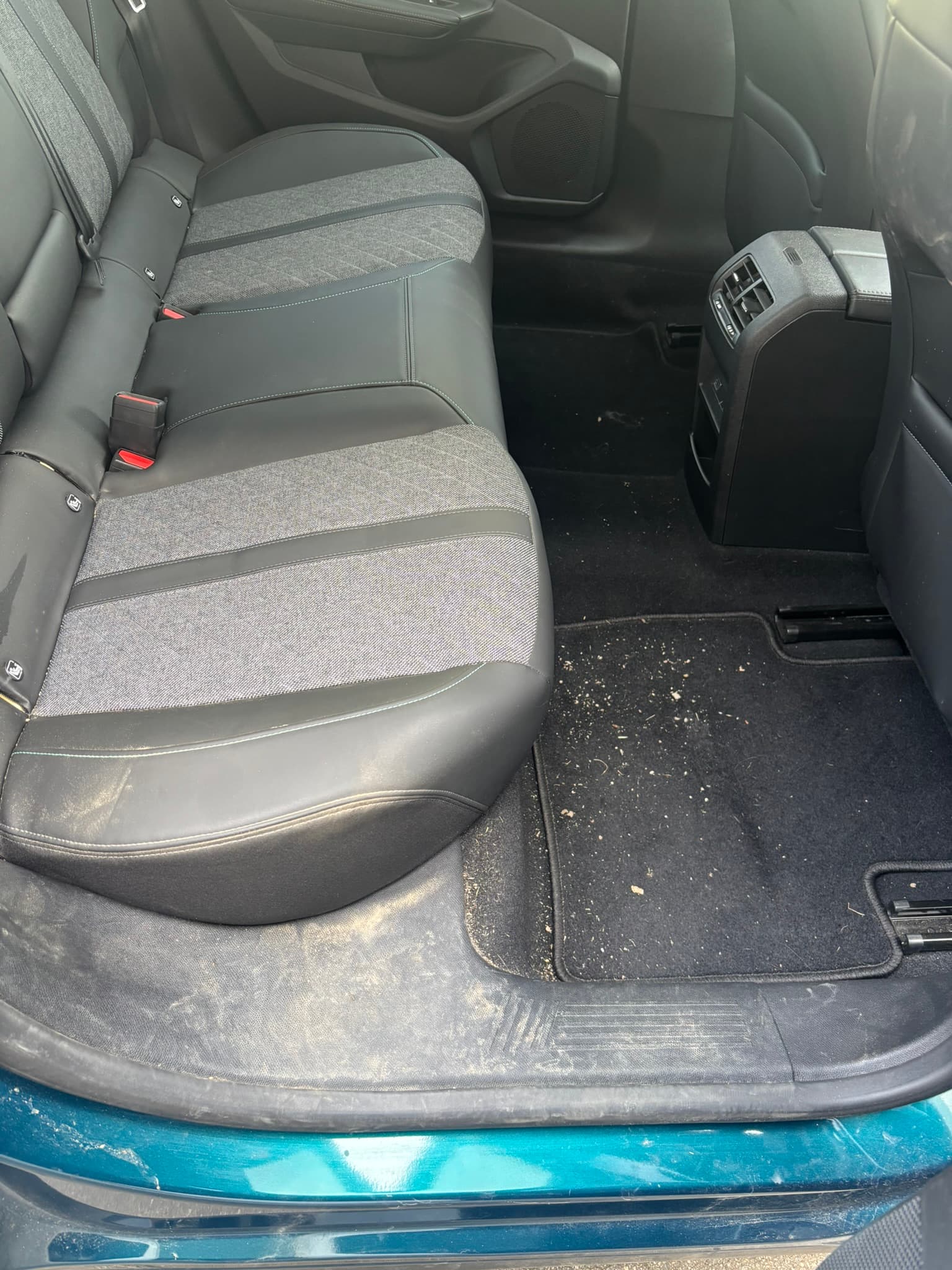 Peugeot 408 — Deep Clean Před 2