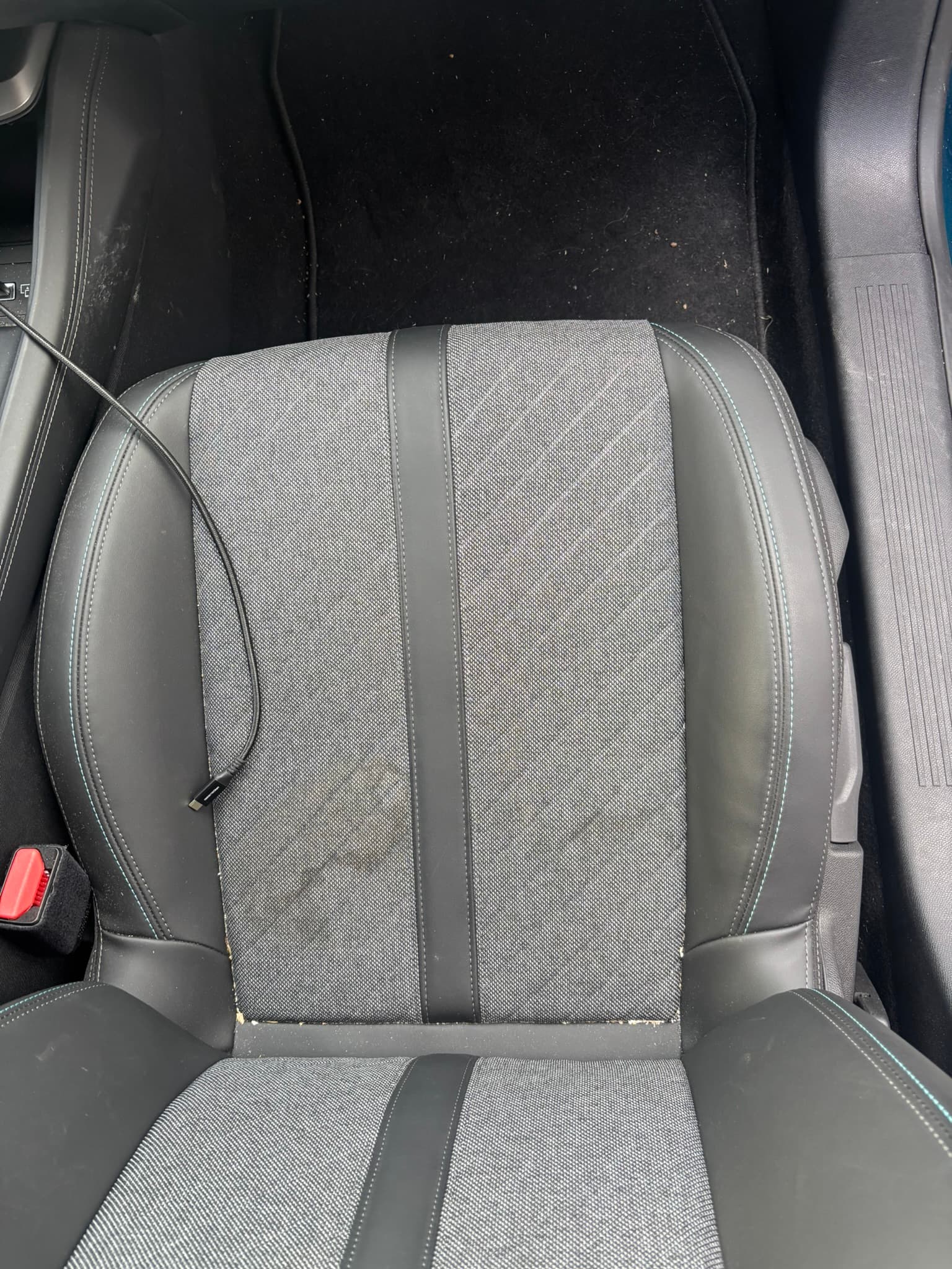 Peugeot 408 — Deep Clean Před 6