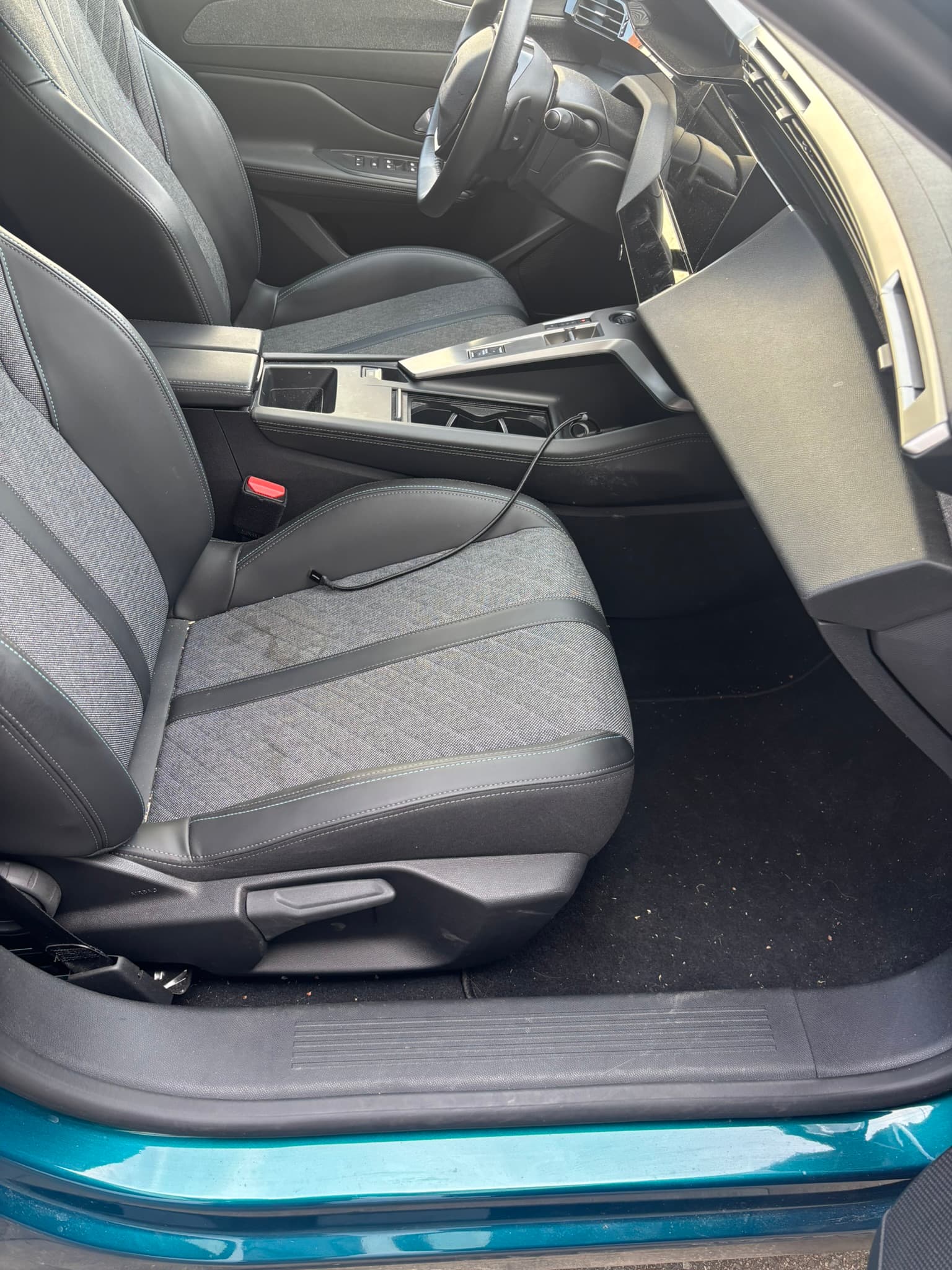 Peugeot 408 — Deep Clean Před 7