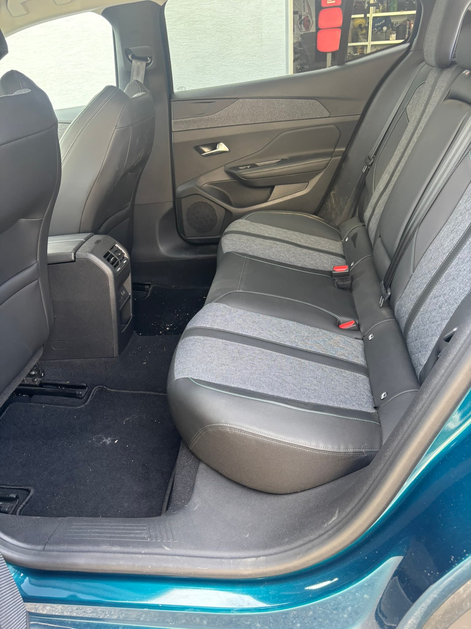 Peugeot 408 — Deep Clean Před 8