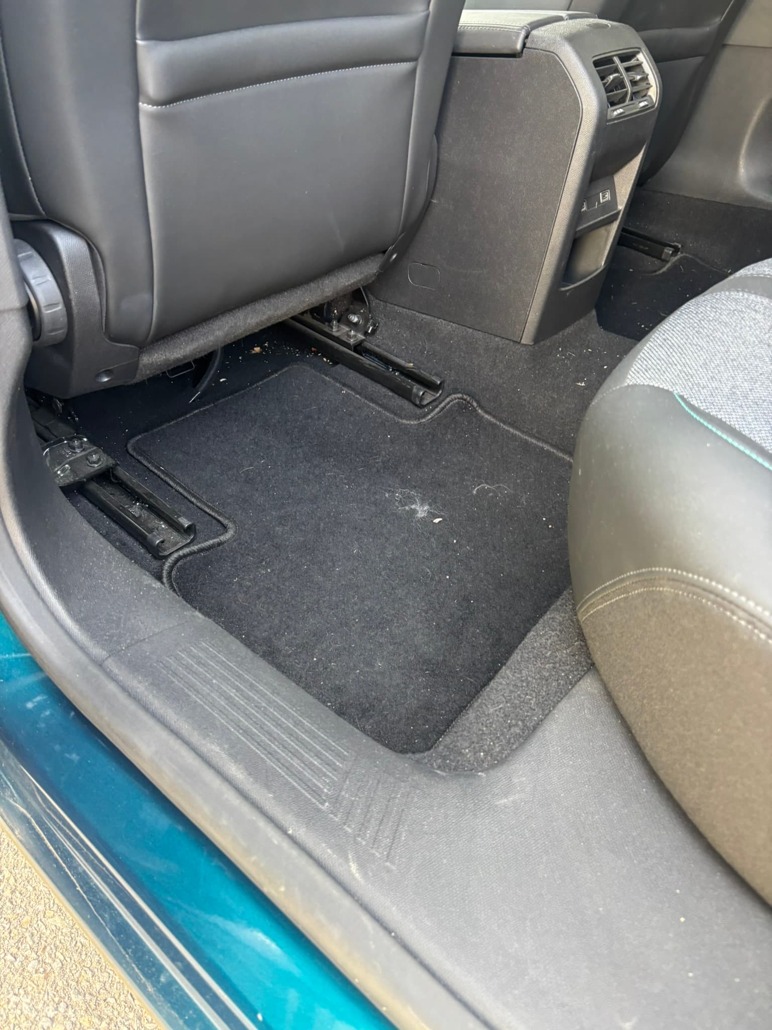 Peugeot 408 — Deep Clean Před 9