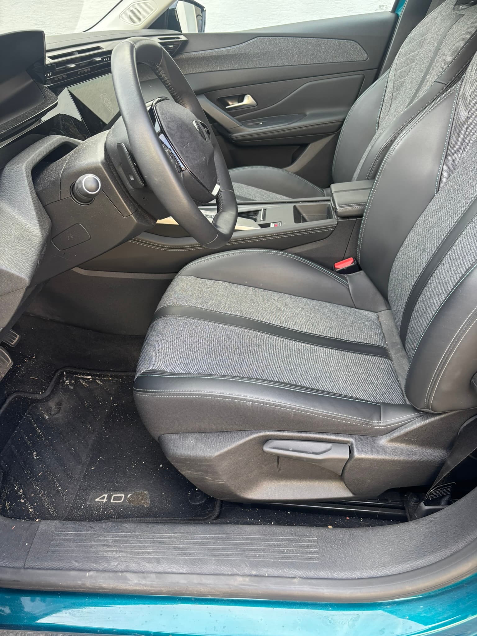 Peugeot 408 — Deep Clean Před 10