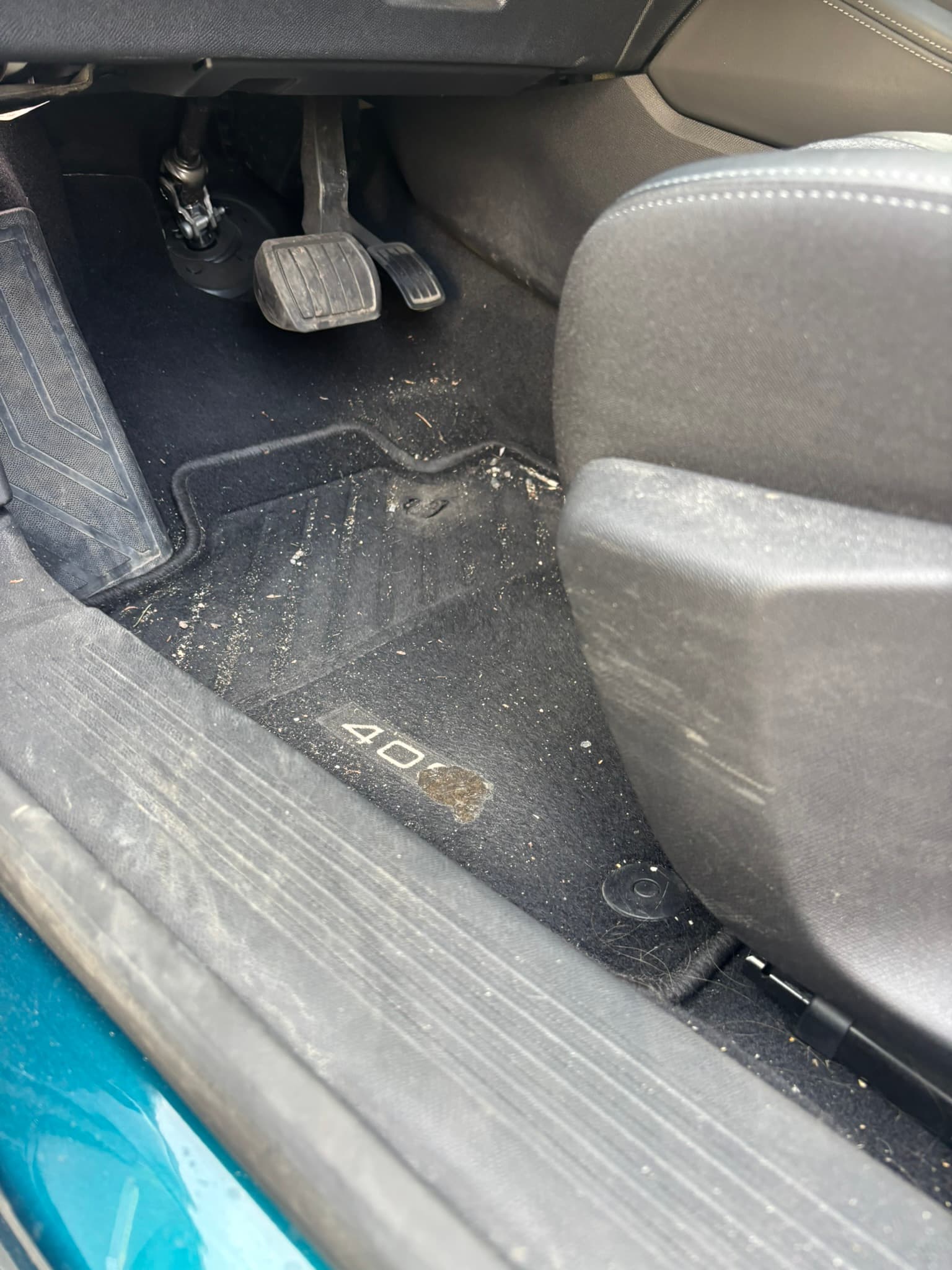 Peugeot 408 — Deep Clean Před 12
