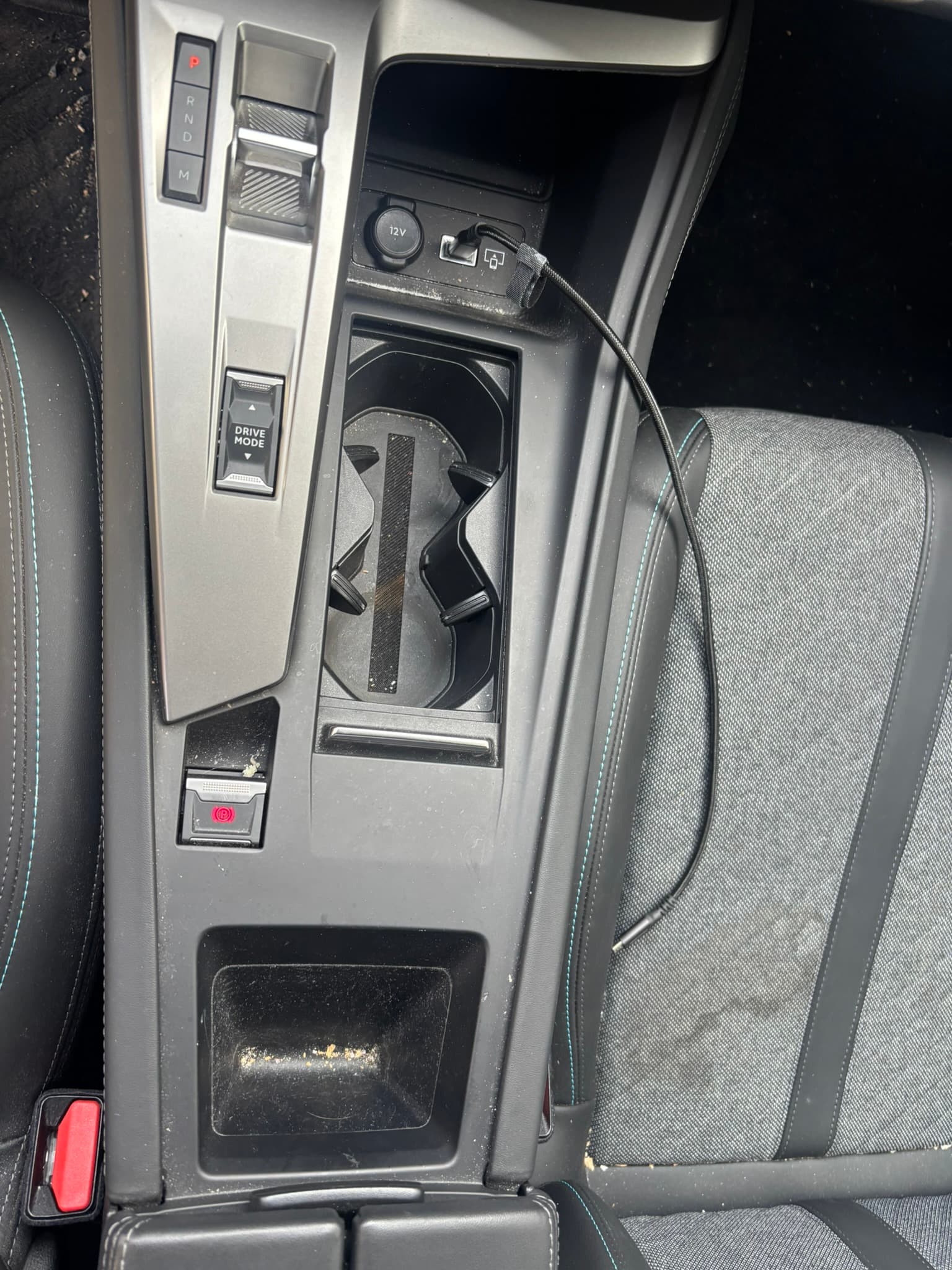 Peugeot 408 — Deep Clean Před 13