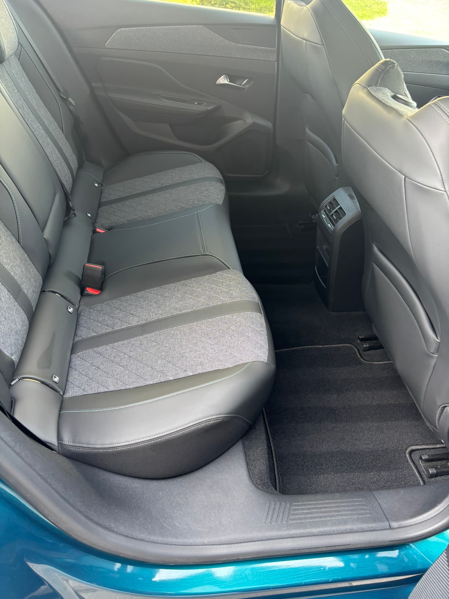 Peugeot 408 — Deep Clean Po 2