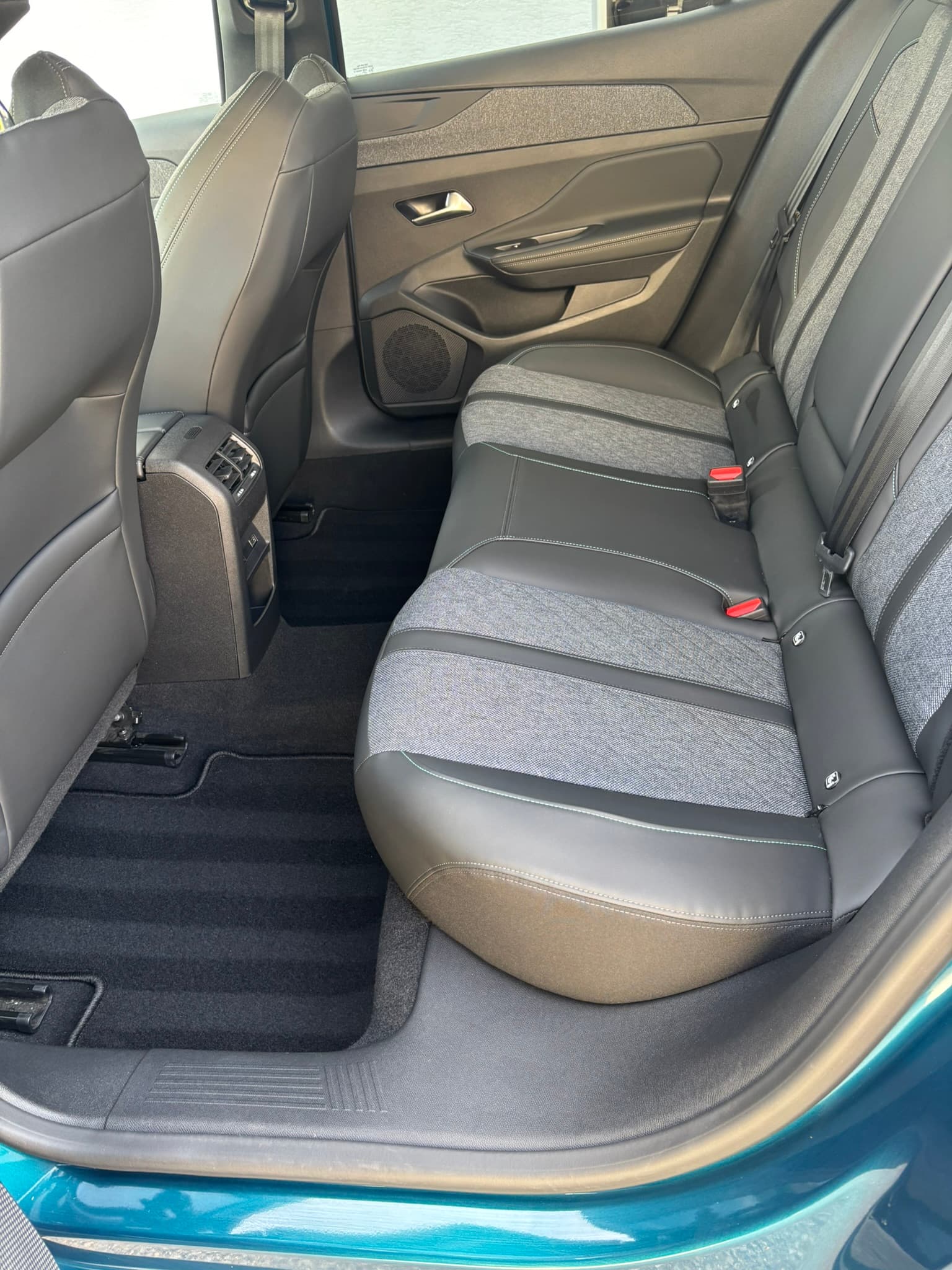 Peugeot 408 — Deep Clean Po 8