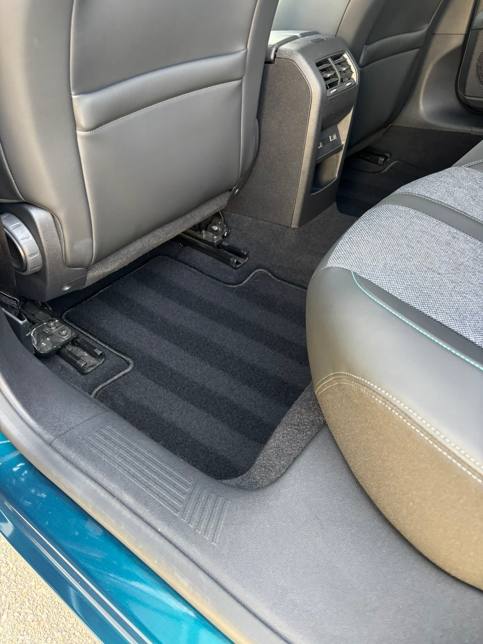 Peugeot 408 — Deep Clean Po 9